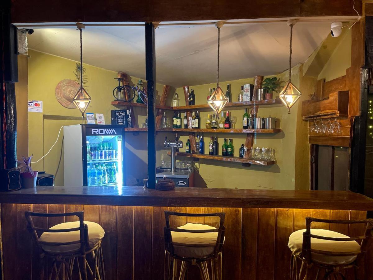 צ'יטוואן Hotel Tharu Garden And Beer Bar מראה חיצוני תמונה