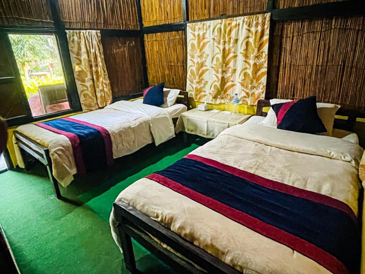 צ'יטוואן Hotel Tharu Garden And Beer Bar מראה חיצוני תמונה