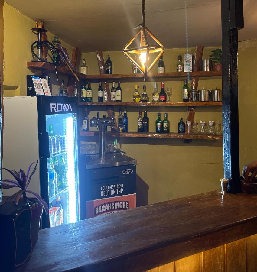 צ'יטוואן Hotel Tharu Garden And Beer Bar מראה חיצוני תמונה