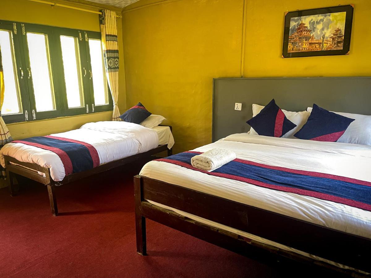 צ'יטוואן Hotel Tharu Garden And Beer Bar מראה חיצוני תמונה