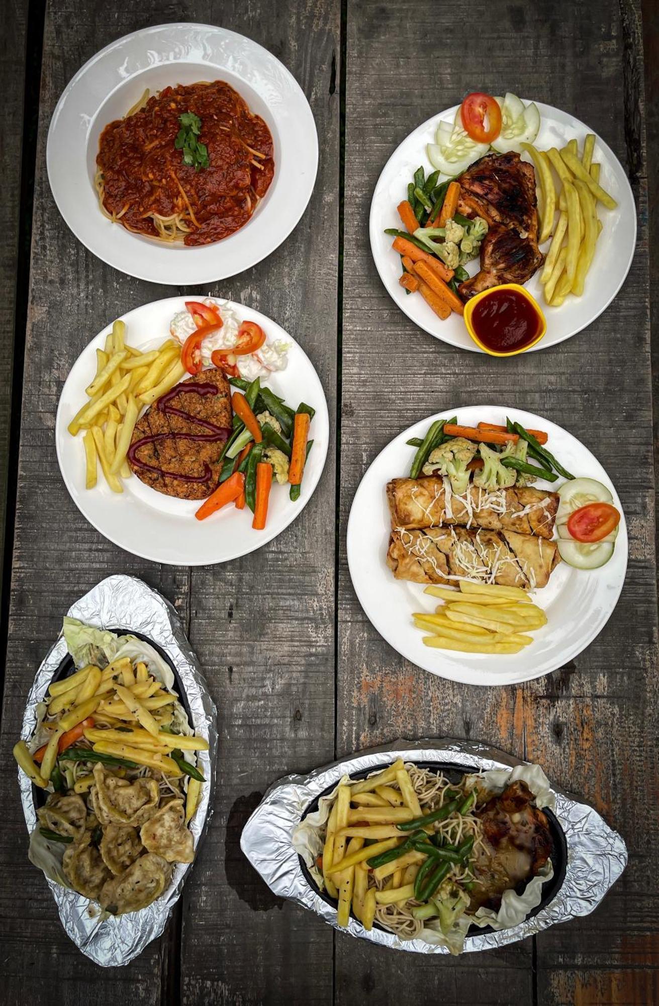 צ'יטוואן Hotel Tharu Garden And Beer Bar מראה חיצוני תמונה