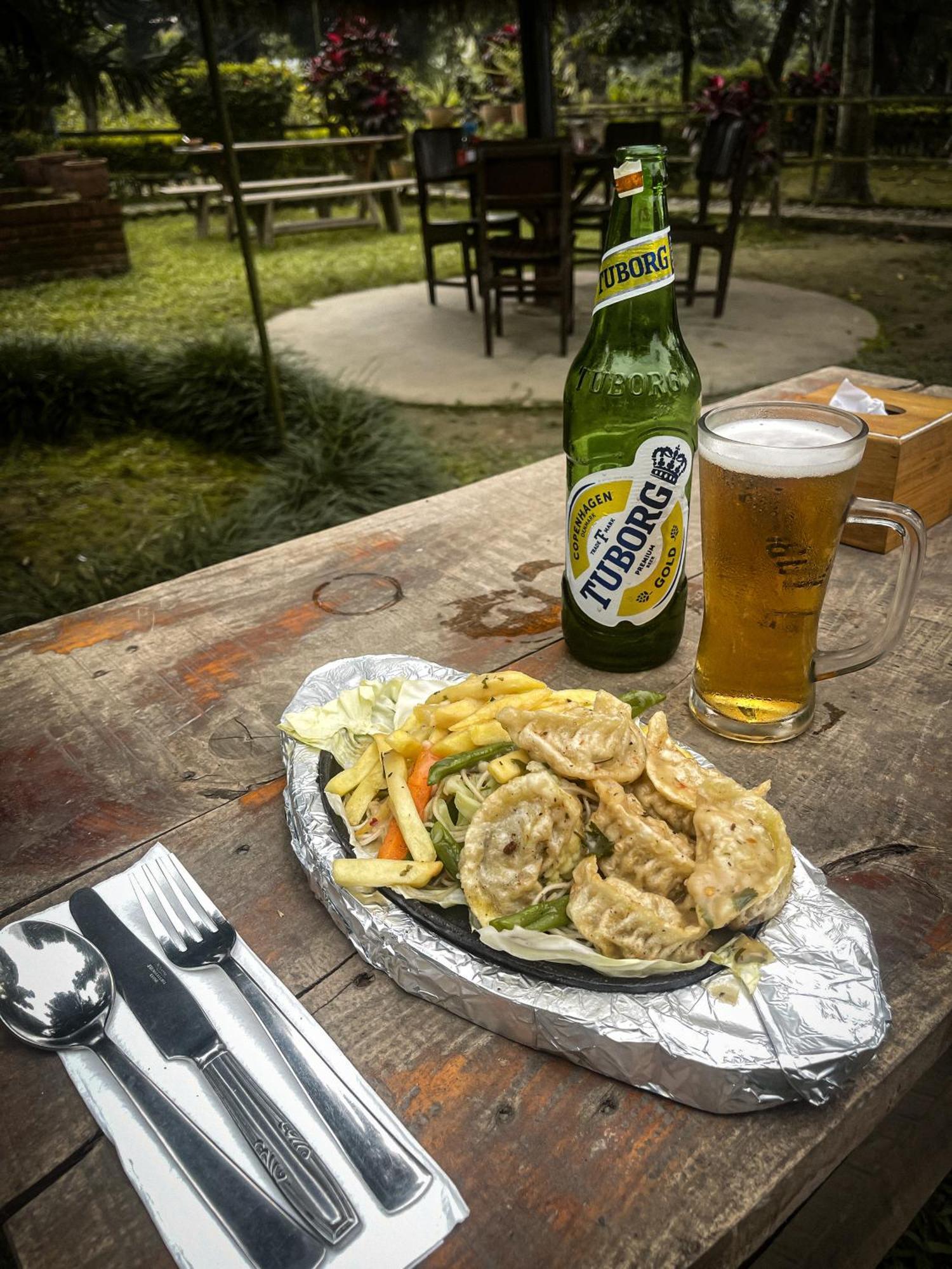 צ'יטוואן Hotel Tharu Garden And Beer Bar מראה חיצוני תמונה