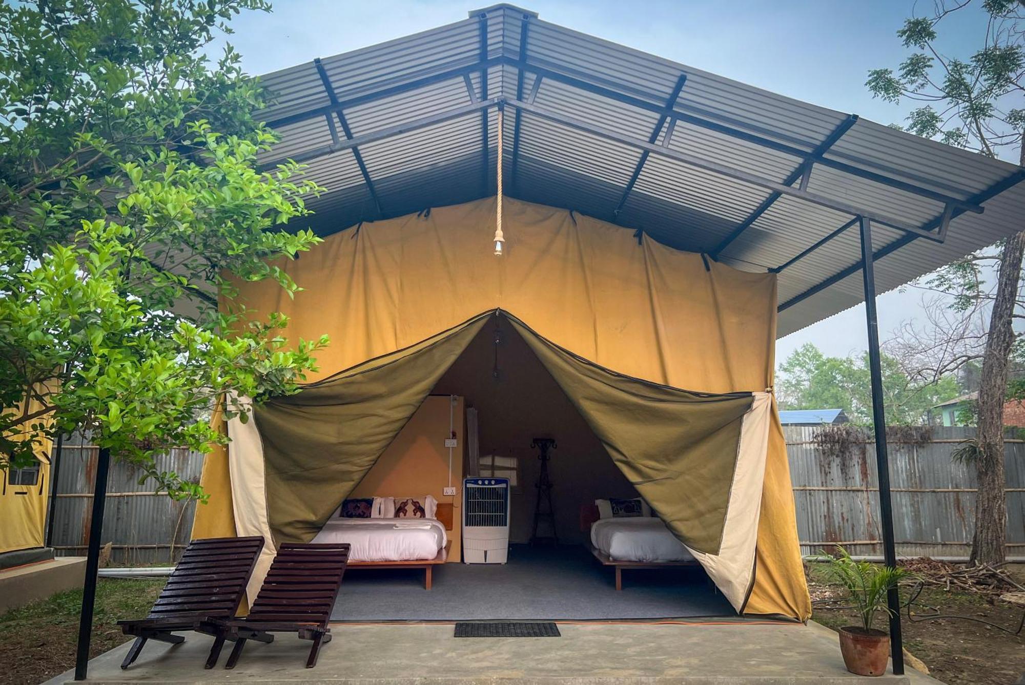 צ'יטוואן Hotel Tharu Garden And Beer Bar מראה חיצוני תמונה